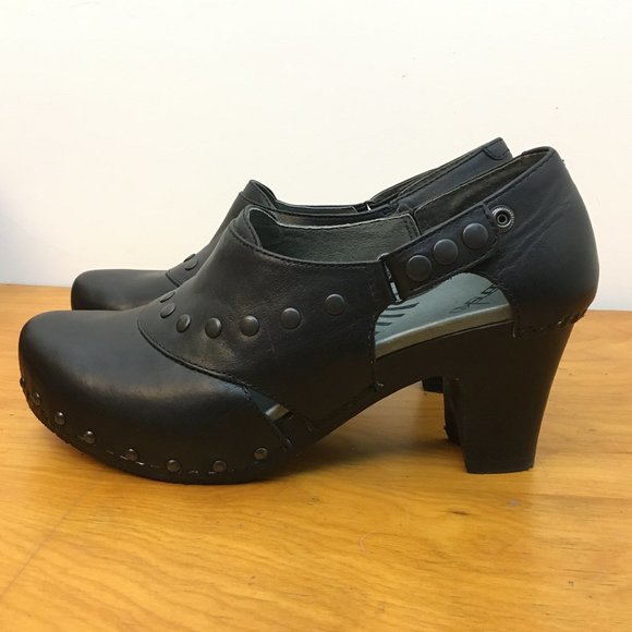 Dansko Shoes - Dansko RYDER Cut-out Ankle Bootie 39